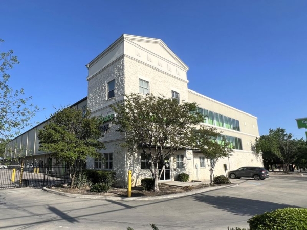 Storage Units at Extra Space Storage - 3374 - San Antonio - Blanco Road - 7340 Blanco Road