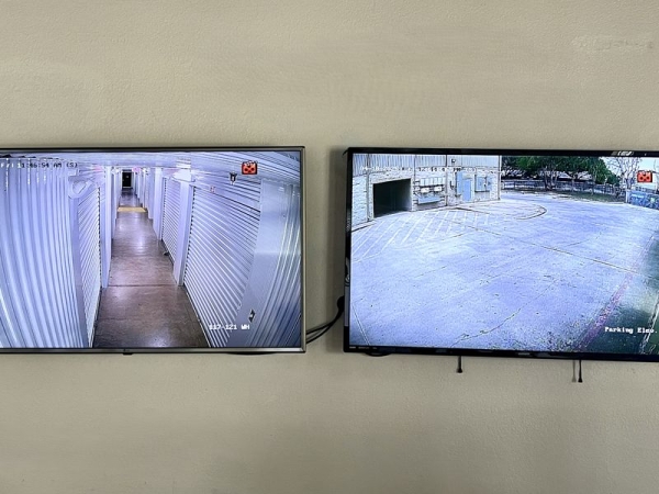 Storage Units at Extra Space Storage - 3374 - San Antonio - Blanco Road - 7340 Blanco Road