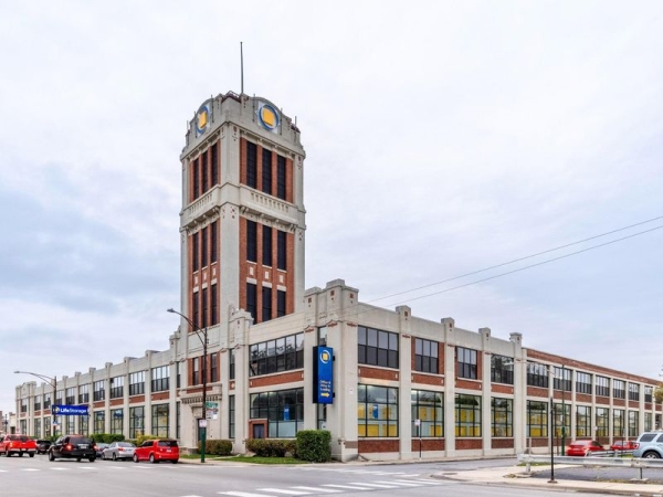 Storage Units at Extra Space Storage - 3380 - Chicago - Pulaski Road - 2850 North Pulaski Road