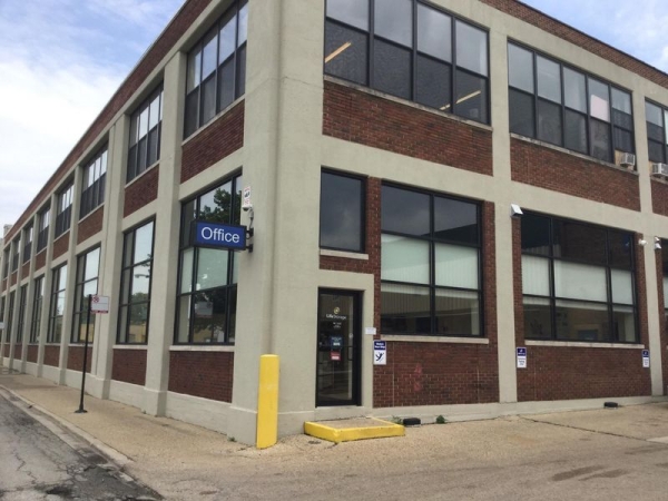 Storage Units at Extra Space Storage - 3380 - Chicago - Pulaski Road - 2850 North Pulaski Road