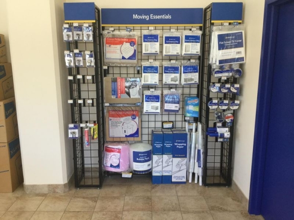 Storage Units at Extra Space Storage - 3380 - Chicago - Pulaski Road - 2850 North Pulaski Road