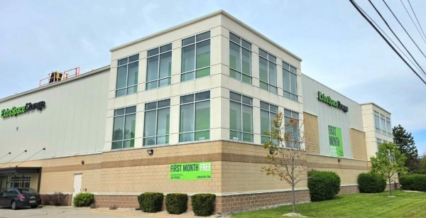 Facility photo: //images.sparefoot.com/medium/23143169fdd1213b4ad.jpg
