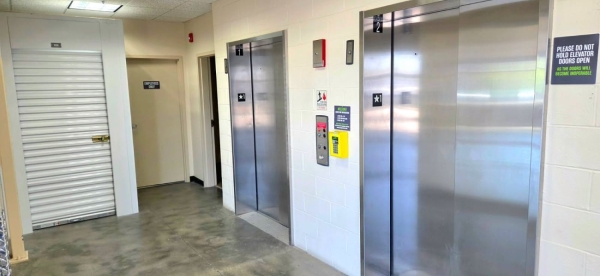 Facility photo: //images.sparefoot.com/medium/23143169fdd1240f43c.jpg