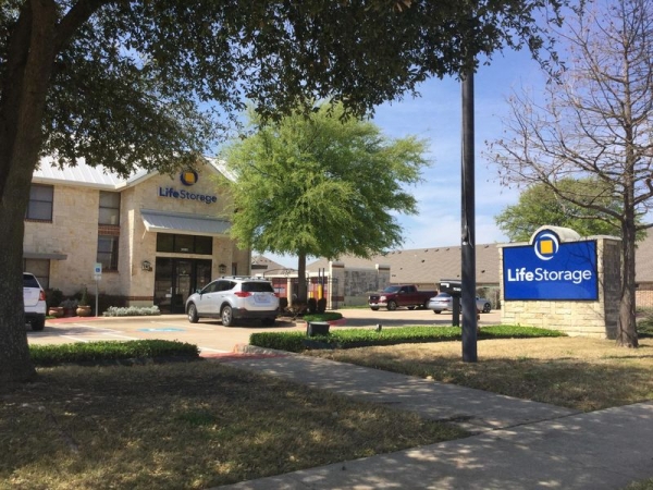 Storage Units at Extra Space Storage - 3420 - McKinney - Alma Rd - 3080 Alma Road