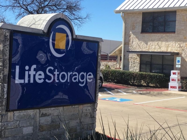 Storage Units at Extra Space Storage - 3420 - McKinney - Alma Rd - 3080 Alma Road
