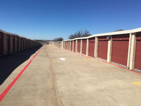 Storage Units at Extra Space Storage - 3420 - McKinney - Alma Rd - 3080 Alma Road