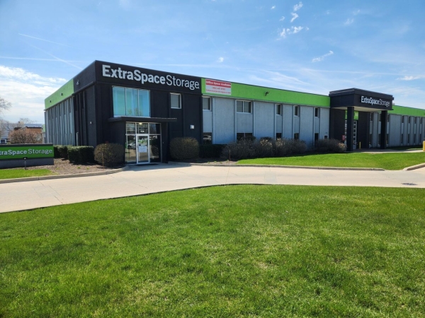 Facility photo: //images.sparefoot.com/medium/23145769e373accdb4a.jpg