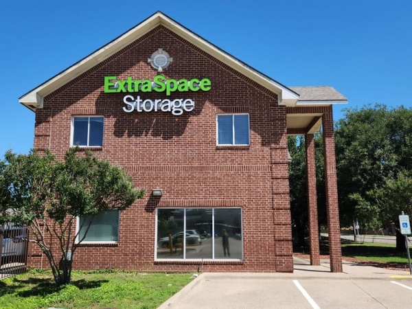 Storage Units at Extra Space Storage - 3469 - Plano - Coit Rd - 3405 Coit Road