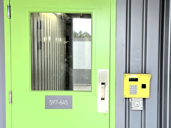 Storage Units at Extra Space Storage - 3566 - Tampa - 1792 Hillsborough Ave - 1792 West Hillsborough Avenue