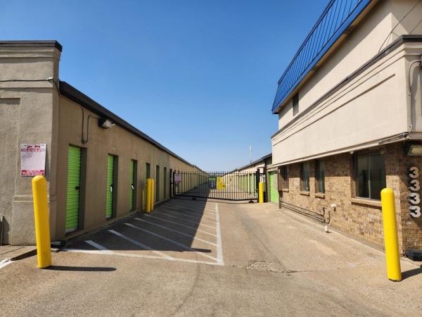 Storage Units at Extra Space Storage - 3574 - Dallas - 3333 N Buckner Blvd - 3333 North Buckner Boulevard