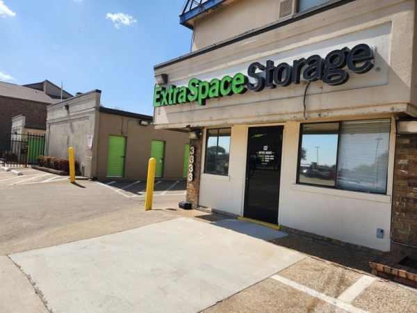 Storage Units at Extra Space Storage - 3574 - Dallas - 3333 N Buckner Blvd - 3333 North Buckner Boulevard
