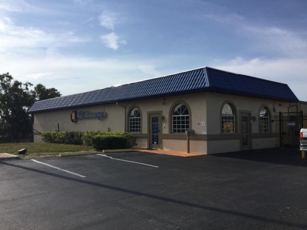 Storage Units at Extra Space Storage - 3607 - Venice - Tamiami Trl - 3000 South Tamiami Trail