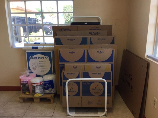 Storage Units at Extra Space Storage - 3607 - Venice - Tamiami Trl - 3000 South Tamiami Trail