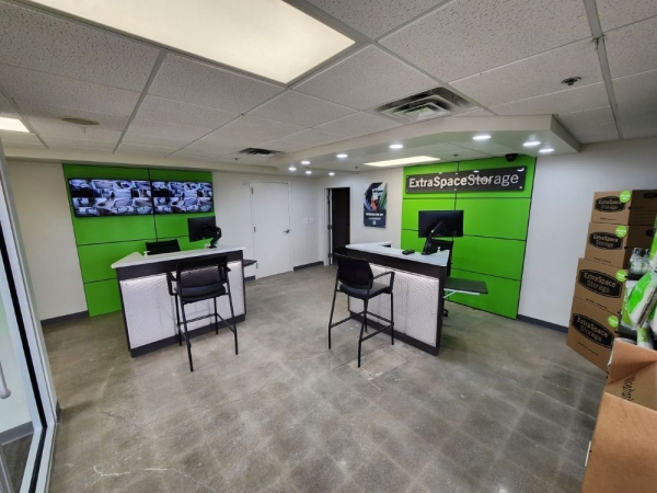 Facility photo: //images.sparefoot.com/medium/23149969c7c3cf3b3c0.jpg