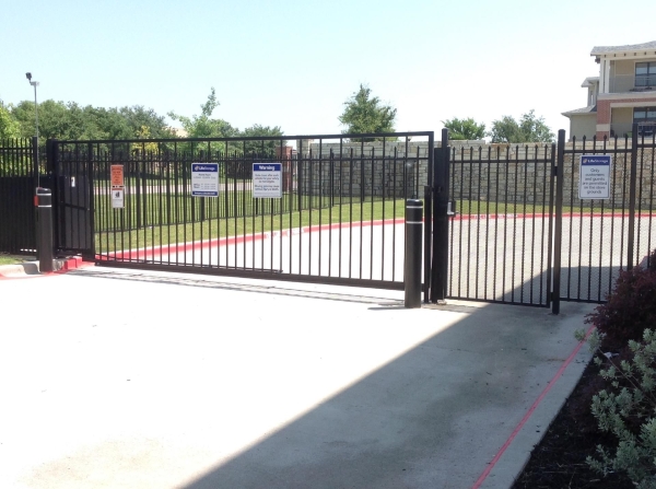 Facility photo: //images.sparefoot.com/medium/23150369942fe9be0da.jpg