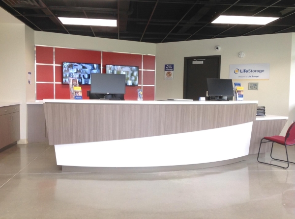 Facility photo: //images.sparefoot.com/medium/23150369942feb063b2.jpg