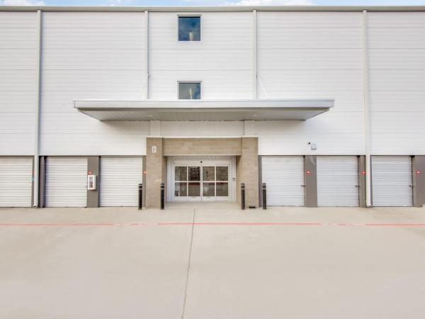 Facility photo: //images.sparefoot.com/medium/23150369942fec55be9.jpg