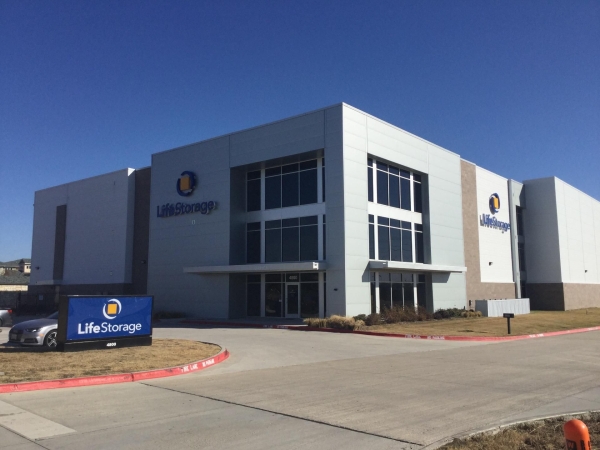 Facility photo: //images.sparefoot.com/medium/23150369942fee47e13.jpg