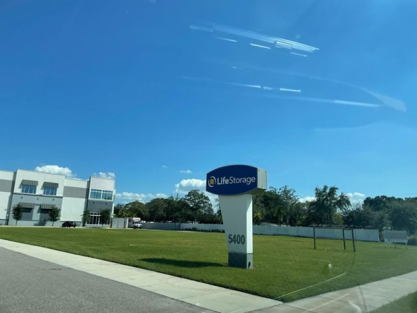 Storage Units at Extra Space Storage - 3639 - Tampa - West Shore Blvd - 5400 South West Shore Boulevard