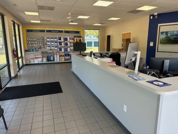 Facility photo: //images.sparefoot.com/medium/23152369e223b045320.jpg