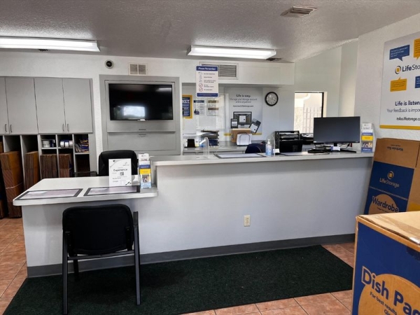 Storage Units at Extra Space Storage - 3685 - Tampa - 1210 Fletcher Ave - 1210 West Fletcher Avenue