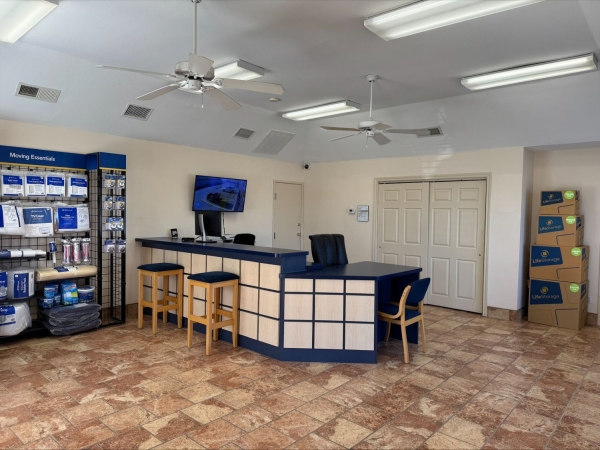 Facility photo: //images.sparefoot.com/medium/2315366994300f61743.jpg