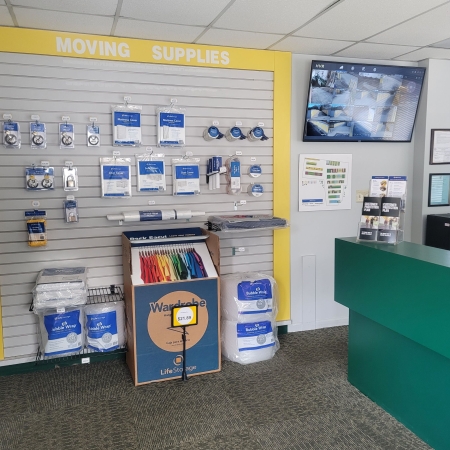 Facility photo: //images.sparefoot.com/medium/23153669943014660a3.jpg