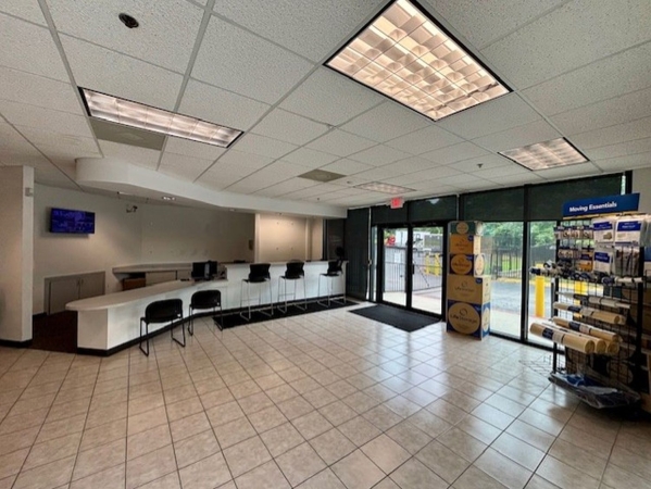 Facility photo: //images.sparefoot.com/medium/23153969942f90dd913.jpg