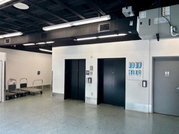 Facility photo: //images.sparefoot.com/medium/23153969942f91ee0bf.jpg