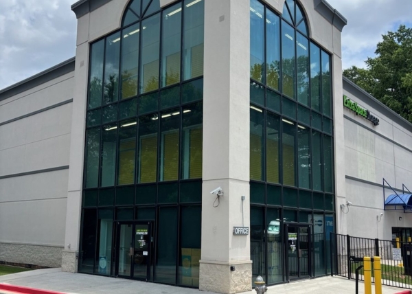 Facility photo: //images.sparefoot.com/medium/23153969942f9406c26.jpg