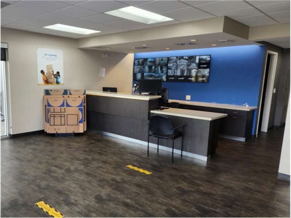 Facility photo: //images.sparefoot.com/medium/2315416904ed4642317.jpg