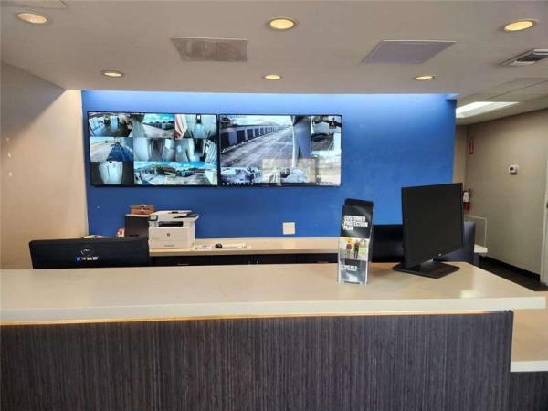 Facility photo: //images.sparefoot.com/medium/2315416904ed472776a.jpg