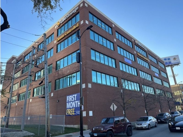 Storage Units at Extra Space Storage - 3695 - Chicago - Desplaines St - 465 North Desplaines Street