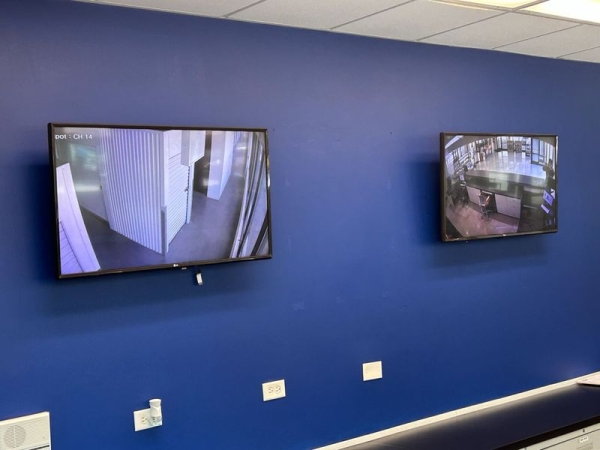 Storage Units at Extra Space Storage - 3695 - Chicago - Desplaines St - 465 North Desplaines Street