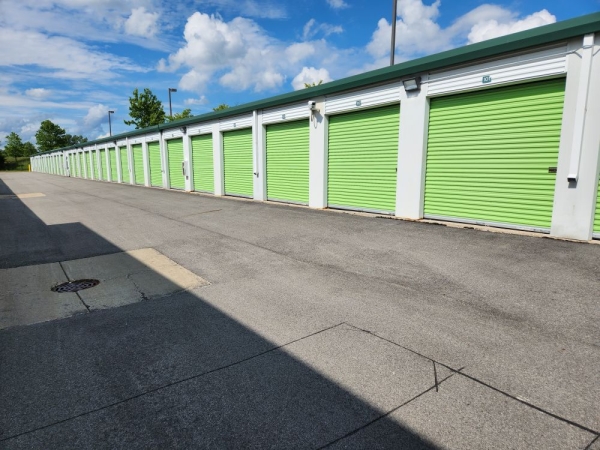 Storage Units at Extra Space Storage - 3696 - Lake Zurich - Rand Rd - 737 South Rand Road