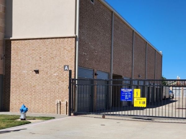 Storage Units at Extra Space Storage - 3717 - Plano - McDermott Rd - 2845 McDermott Road