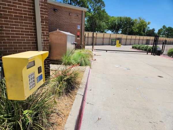 Facility photo: //images.sparefoot.com/medium/23155069942f934eb9f.jpg