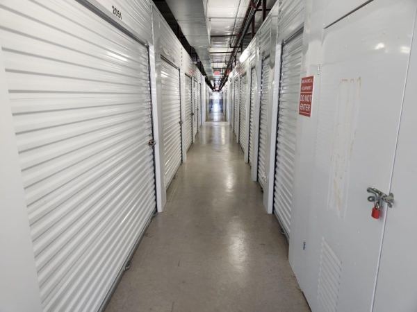 Facility photo: //images.sparefoot.com/medium/23155069942f9672ac3.jpg