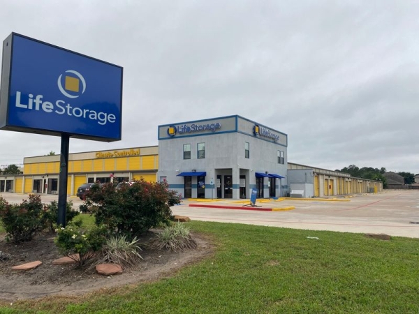 Storage Units at Extra Space Storage - 3728 - Houston - Richey Rd - 802 East Richey Road