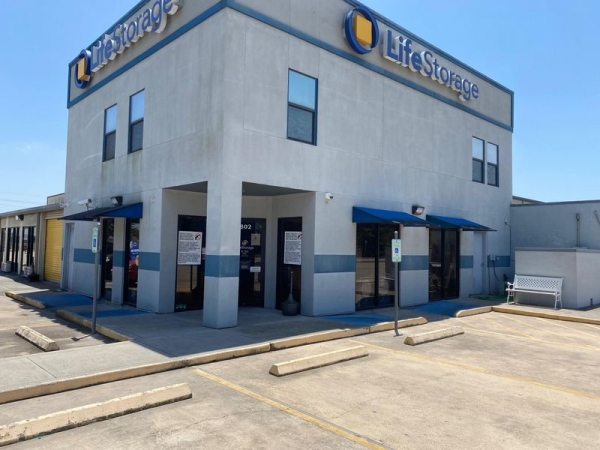 Storage Units at Extra Space Storage - 3728 - Houston - Richey Rd - 802 East Richey Road