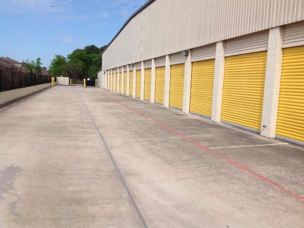 Storage Units at Extra Space Storage - 3728 - Houston - Richey Rd - 802 East Richey Road