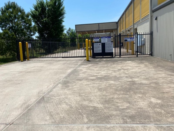 Storage Units at Extra Space Storage - 3728 - Houston - Richey Rd - 802 East Richey Road