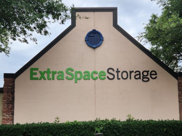 Storage Units at Extra Space Storage - 3767 - Dallas - Milton St - 5720 Milton Street