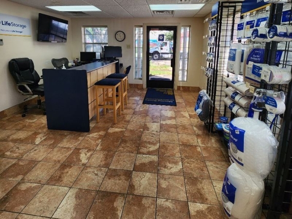 Storage Units at Extra Space Storage - 3767 - Dallas - Milton St - 5720 Milton Street