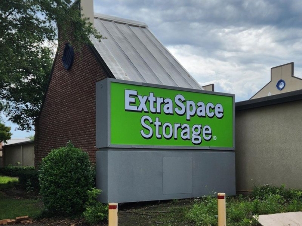 Storage Units at Extra Space Storage - 3767 - Dallas - Milton St - 5720 Milton Street
