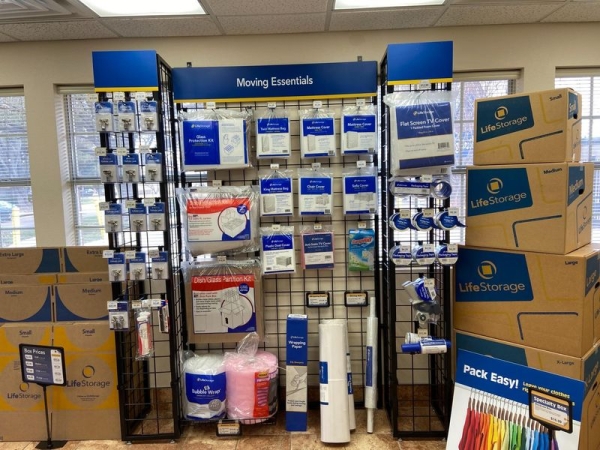 Storage Units at Extra Space Storage - 3767 - Dallas - Milton St - 5720 Milton Street