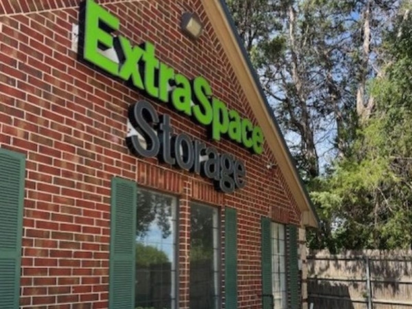 Storage Units at Extra Space Storage - 3791 - Grand Prairie - Westchester Pkwy - 335 West Westchester Parkway