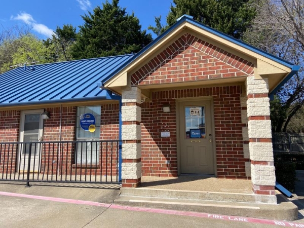 Storage Units at Extra Space Storage - 3791 - Grand Prairie - Westchester Pkwy - 335 West Westchester Parkway