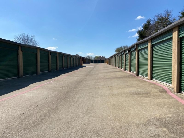Storage Units at Extra Space Storage - 3791 - Grand Prairie - Westchester Pkwy - 335 West Westchester Parkway