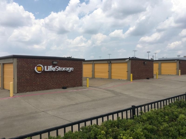 Storage Units at Extra Space Storage - 3792 - Plano - Plano Pkwy - 4005 West Plano Parkway